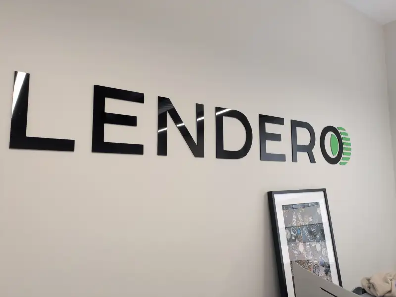Dimensional lettering from lendero